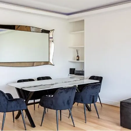 2 Bedroom Champs Elysee