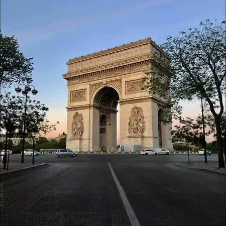 2 Bedroom Champs Elysee Apartment *