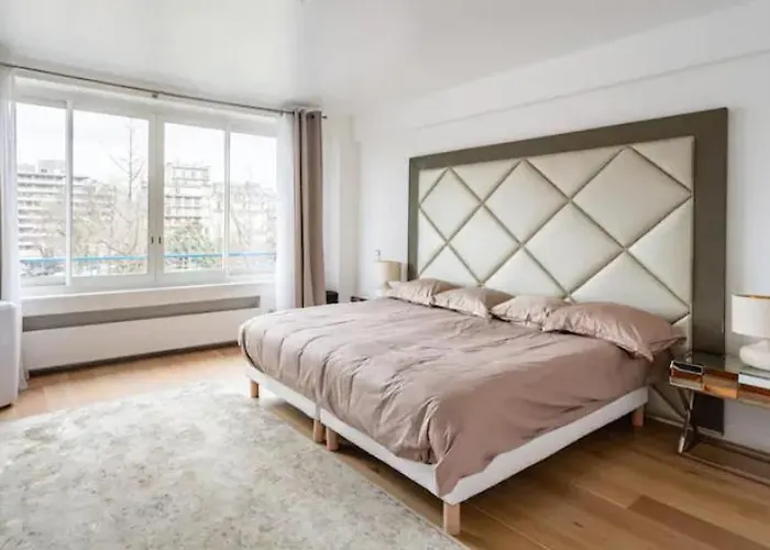2 Bedroom Champs Elysee Daire *